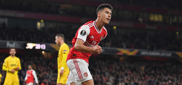 LONDON, ENGLAND - OCTOBER 03: Gabriel Martinelli celebrates scoing the 1st Arsenal goal during the UEFA Europa League group F match between Arsenal FC and Standard Liege at Emirates Stadium on October 03, 2019 in London, United Kingdom. (Photo by David Price/Arsenal FC via Getty Images)