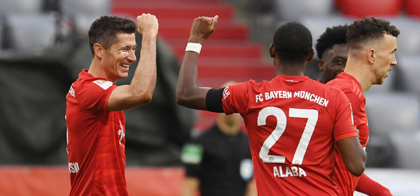 Bayern Munich's Polish forward Robert Lewandowski (L) celebrates scoring the third goal with Bayern Munich's Austrian defender David Alaba during the German first division Bundesliga football match between FC Bayern Munich and Eintracht Frankfurt on May 23, 2020 in Munich, southern Germany. DFL REGULATIONS PROHIBIT ANY USE OF PHOTOGRAPHS AS IMAGE SEQUENCES AND/OR QUASI-VIDEO 
 / AFP / POOL / ANDREAS GEBERT / DFL REGULATIONS PROHIBIT ANY USE OF PHOTOGRAPHS AS IMAGE SEQUENCES AND/OR QUASI-VIDEO