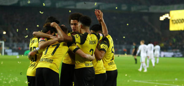 DORTMUND, GERMANY - DECEMBER 21:  Marco Reus of Borussia Dortmund (11) celebrates with his team mates after scoring his side's second goal during the Bundesliga match between Borussia Dortmund and Borussia Moenchengladbach at Signal Iduna Park on December 21, 2018 in Dortmund, Germany. (Photo by Lars Baron/Bongarts/Getty Images)
