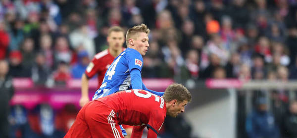 MUNICH, GERMANY - FEBRUARY 23: Thomas Mueller of Bayern Munich is challenged by Dennis Jastrzembski of Hertha BSC during the Bundesliga match between FC Bayern Muenchen and Hertha BSC at Allianz Arena on February 23, 2019 in Munich, Germany.  (Photo by Christian Kaspar-Bartke/Bongarts/Getty Images)