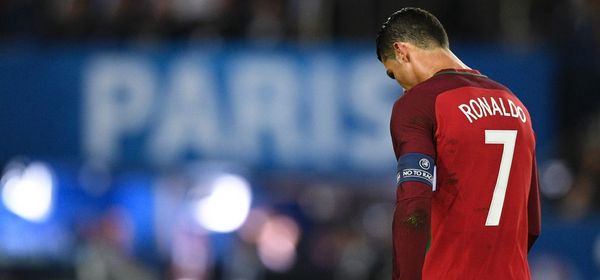 Portugal's forward Cristiano Ronaldo reacts after he missed to score a penalty during the Euro 2016 group F football match between Portugal and Austria at the Parc des Princes in Paris on June 18, 2016. / AFP / MARTIN BUREAU        (Photo credit should read MARTIN BUREAU/AFP/Getty Images)