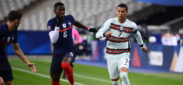 Portugal's forward Ronaldo (R) vies with France's midfielder Paul Pogba during of the Nations League football match between France and Portugal, on October 11, 2020 at the Stade de France in Saint-Denis, outside Paris. (Photo by FRANCK FIFE / AFP)