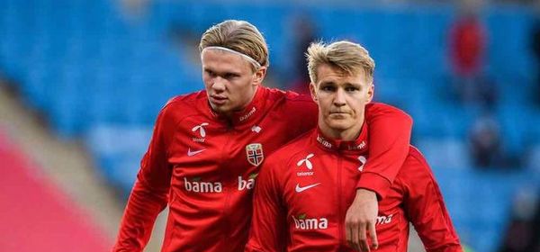 201011 Erling Braut Haaland and Martin odegaard of Norway ahead of the UEFA Nations League football match between Norway and Romania on October 11, 2020 in Oslo. Photo: Vegard Wivestad Grott / BILDBYRAN / kod VG / VG0054 bbeng fotboll football fotball soccer uefa nations league landskamp norge norway romania rum‰nien *** 201011 Erling Braut Haaland and Martin odegaard of Norway ahead of the UEFA Nations League football match between Norway and Romania on October 11, 2020 in Oslo Photo Vegard Wivestad Grott BILDBYRAN kod VG VG0054 bbeng fotboll football fotball soccer uefa nations league landskamp norge norway romania roman‰nien, PUBLICATIONxNOTxINxSWExNORxAUT Copyright: VEGARDxWIVESTADxGRoTT BB201011VG012