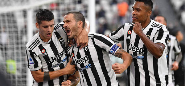 TURIN, ITALY - SEPTEMBER 26:  Leonardo Bonucci (C) of Juventus celebrates a goal with team mates Alvaro Morata (L) and Alex Sandro during the Serie A match between Juventus and UC Sampdoria at Allianz Stadium on September 26, 2021 in Turin, Italy.  (Photo by Valerio Pennicino/Getty Images)