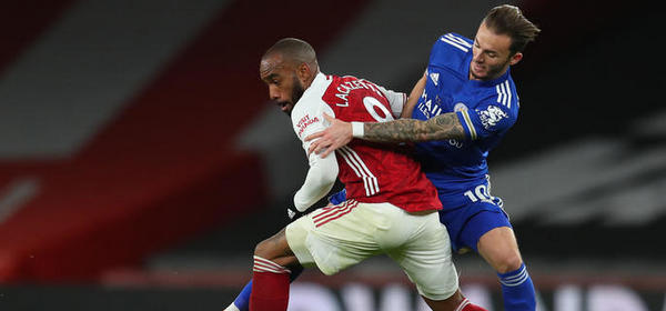 LONDON, ENGLAND - OCTOBER 25: Alexandre Lacazette of Arsenal battles for possession with James Maddison of Leicester City during the Premier League match between Arsenal and Leicester City at Emirates Stadium on October 25, 2020 in London, England. Sporting stadiums around the UK remain under strict restrictions due to the Coronavirus Pandemic as Government social distancing laws prohibit fans inside venues resulting in games being played behind closed doors. (Photo by Catherine Ivill/Getty Images)