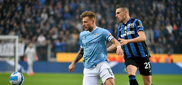 BERGAMO, ITALY - OCTOBER 30: Ciro Immobile of SS Lazio compete for the ball with Merih Demiral of Atalanta BC during the Serie A match between Atalanta BC and SS Lazio at Gewiss Stadium on October 30, 2021 in Bergamo, Italy. (Photo by Marco Rosi - SS Lazio/Getty Images)