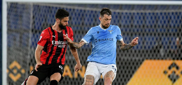 ROME, ITALY - APRIL 24: Francesco Acerbi of SS Lazio competes for the ball with Olivier Giroud of AC MIlan during the Serie A match between SS Lazio and AC Milan at Stadio Olimpico on April 24, 2022 in Rome, Italy. (Photo by Marco Rosi - SS Lazio/Getty Images)