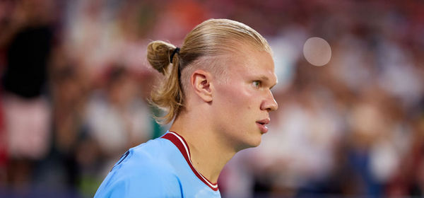 SEVILLE, SPAIN - SEPTEMBER 06: Erling Haaland of Manchester City looks on during the UEFA Champions League group G match between Sevilla FC and Manchester City at Estadio Ramon Sanchez Pizjuan on September 06, 2022 in Seville, Spain. (Photo by Fran Santiago/Getty Images)